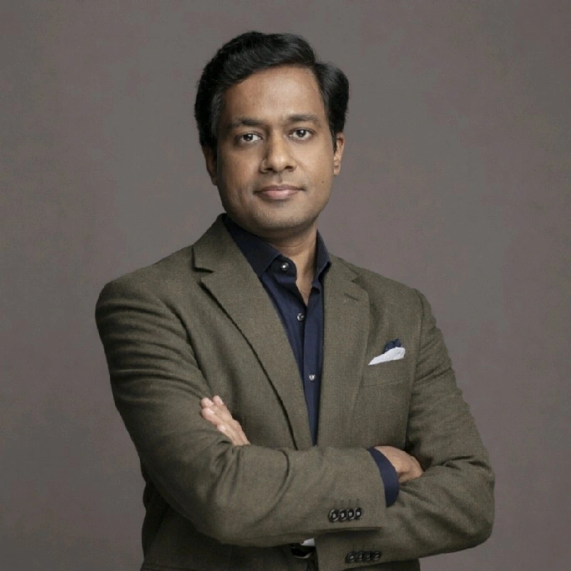 Professional portrait of Dr Vedaprabhu Basavarajappa
